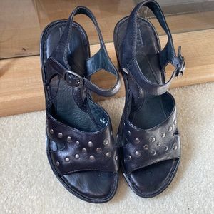 Born leather sandals